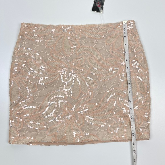๐ฏ2/$15๐ฏ Endless Rose REVOLVE Nude Skirt Sequin - Picture 13 of 14